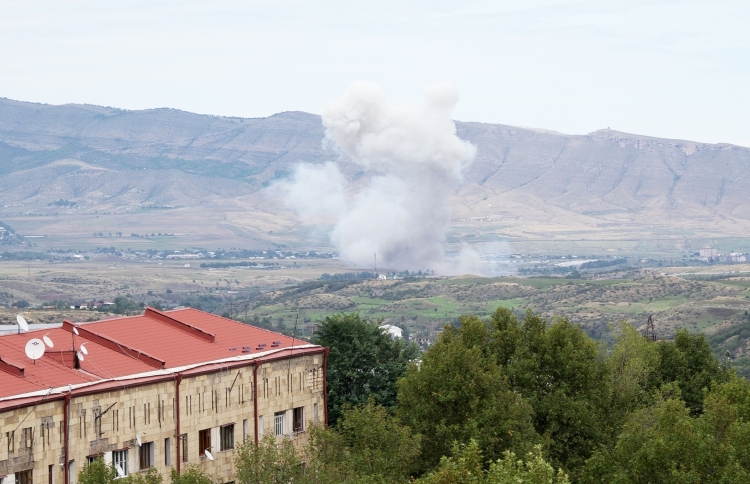 «Потеря Нагорного Карабаха — это серьезный проигрыш Еревана. Но, с другой стороны, в Армении устали от карабахской повестки. Тем более есть определенные социокультурные различия между титульными армянами и карабахцами»