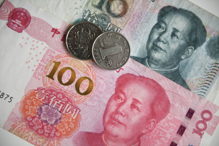 Офшорный (внешний) юань свободно меняется на оншорный (внутренний) один к одному — но не в обратном порядке, где это обставлено очень жесткой регуляторикой