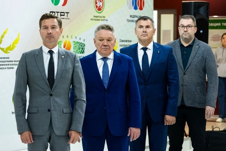 Открытие турнира посетили министр спорта РТ Владимир Леонов и ректор Поволжского университета Рафис Бурганов