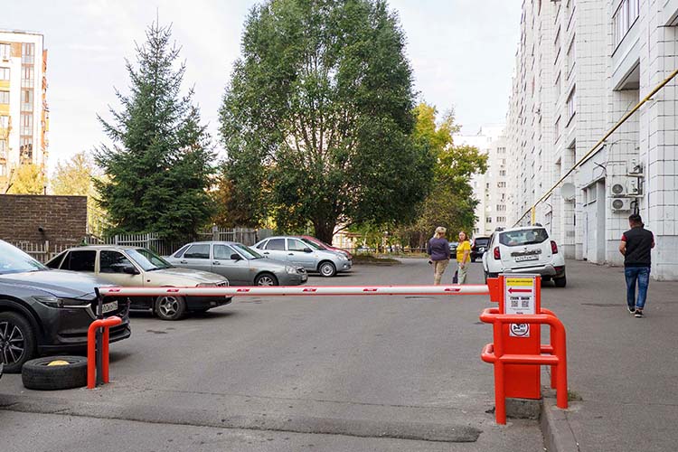 Нейросеть вместо охранника: цена свободной парковки в центре Казани для жильцов – 80 рублей в месяц