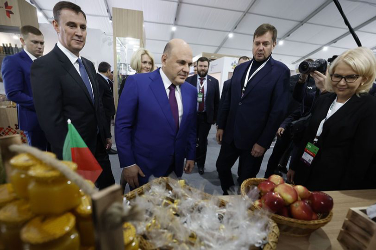 Михаил Мишустин: «Люди возвращаются на село, и это здорово»