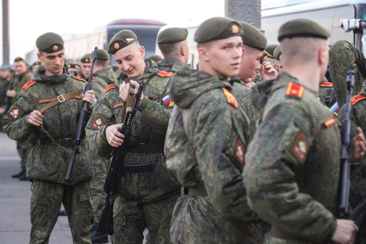 Татарстан предложил разрешить молодым людям призывного возраста проходить альтернативную гражданскую службу на предприятиях оборонно-промышленного комплекса (ОПК) и дать таким работникам отсрочку от армии