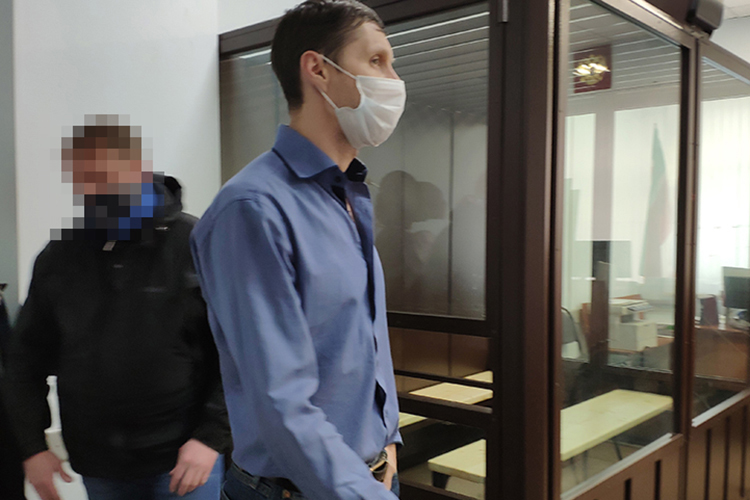 Нижнекамский городской суд признал бывшего главного следователя Лениногорска Алексея Иванова виновным во взятках в особо крупном размере