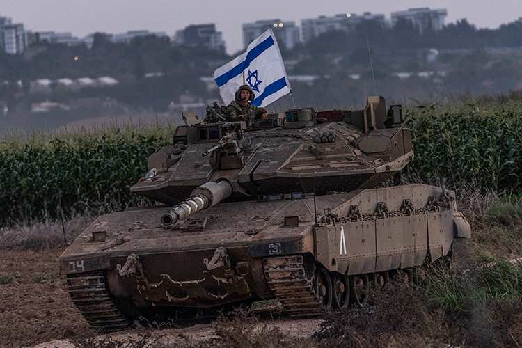 Вечером 7 октября армия Израиля начала свою операцию «Железные мечи», нанося массированные авиаудары по территории сектора Газа, а также спешно подготавливаясь к большой наземной операции. Для этого в течение двух суток мобилизовали 300 тысяч резервистов