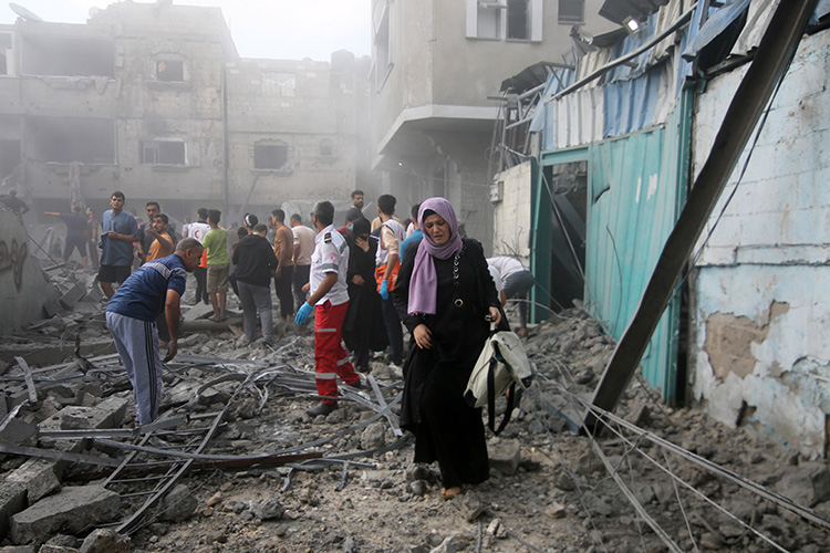 «Мы видим на улицах мужчин, но не видим женщин и детей, хотя жертвы среди них есть. Куда подевались 2,5 миллиона человек, почему улицы Газы пусты?»