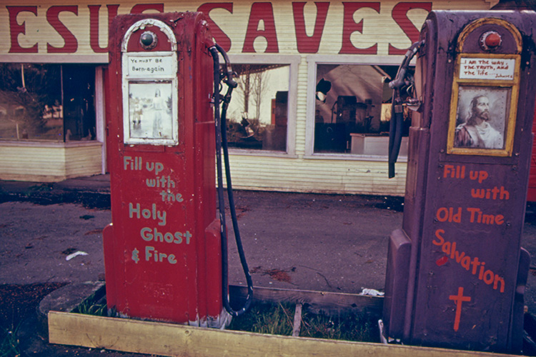 На фото — бывшая автозаправка в штате Вашингтон, превращённая в молитвенный дом
