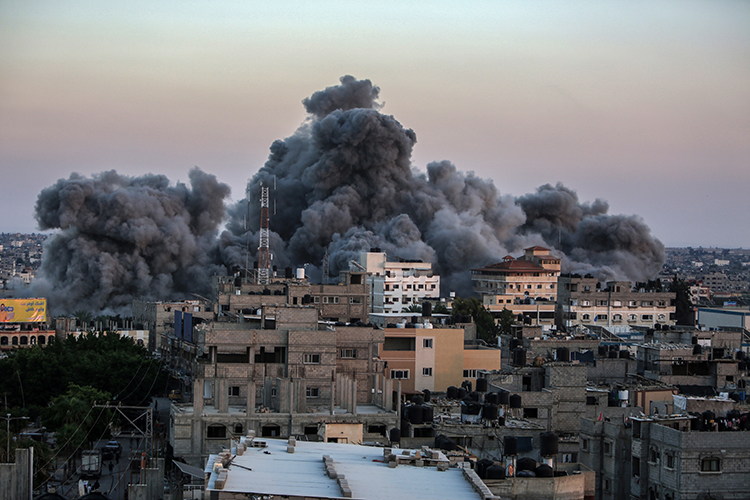 В неожиданном нападении 7 — 8 октября участвовали боевики на парапланах и дронах, сбрасывающих гранаты, и ХАМАС может использовать тактику партизанской войны