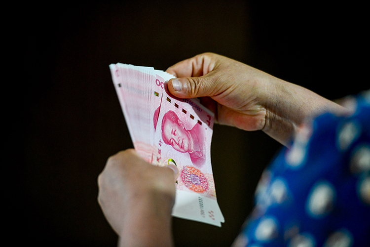 «Сегодня за юань дают четырнадцать рублей. Раньше, лет 15 назад за юань давали 4 рубля. Знаете, какой сейчас дорогой Китай? В Пекине цены, как в Америке. Если не дороже»