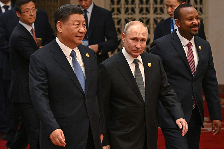 «Китай и Россия сейчас развивают торгово-экономические отношения»