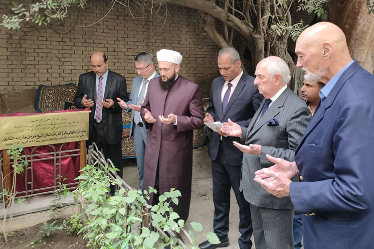 В Каире прошла официальная церемония открытия таблички на могиле Мусы Бигиева с участием муфтия РТ Камиля Самигуллина и внука последнего хедива Аббаса Хильми II — 82-летнего принца Аббаса Хильми, живущего ныне в Великобритании