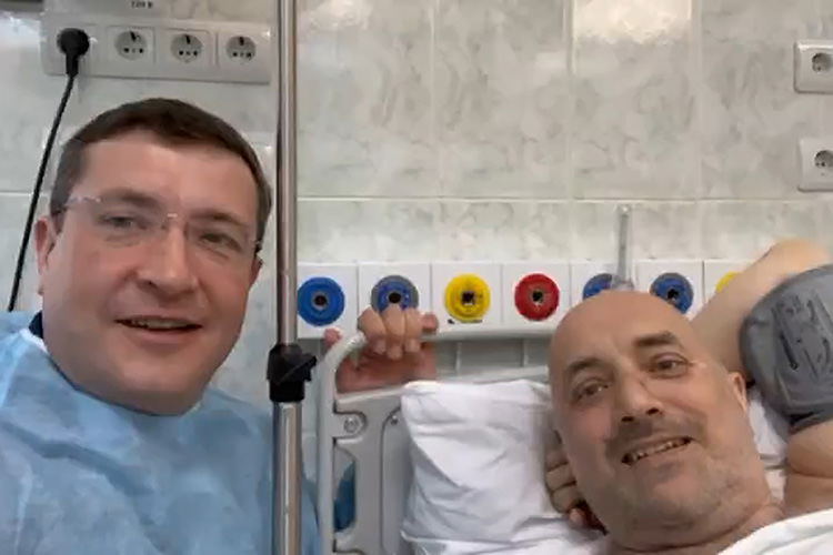 Губернатору Нижегородской области Глебу Никитину (слева) Прилепин благодарен за спасение своей жизни в прямом смысле