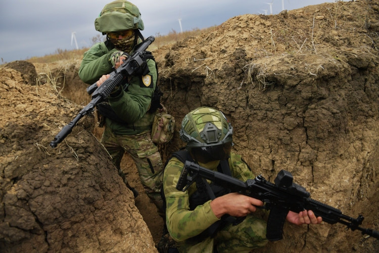Телеграм-каналы отмечают, что под Купянском российские войска продолжают планомерный штурм украинских позиций