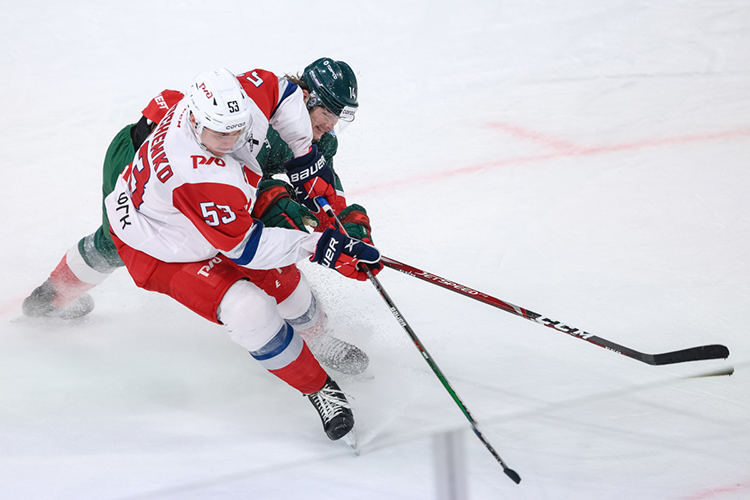 Марченко к 31 году успел поиграть в НХЛ, где провёл 121 матч за «Детройт» и «Торонто», выиграть Кубок Гагарина с ЦСКА, а также стать олимпийским чемпионом в составе сборной России