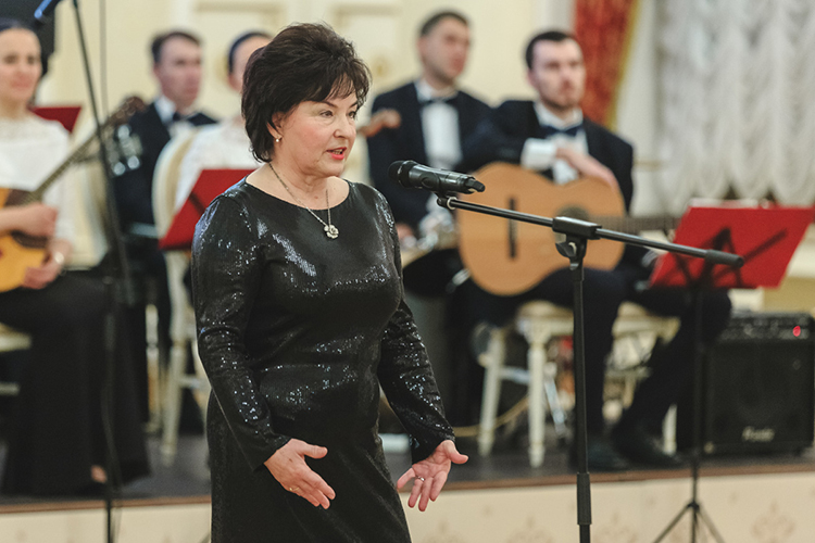 «Песни Ахияровой очень музыкальны, они сделаны с художественным вкусом и занимают важное место в татарской культуре, но все же ориентированы на европоцентричную традицию»