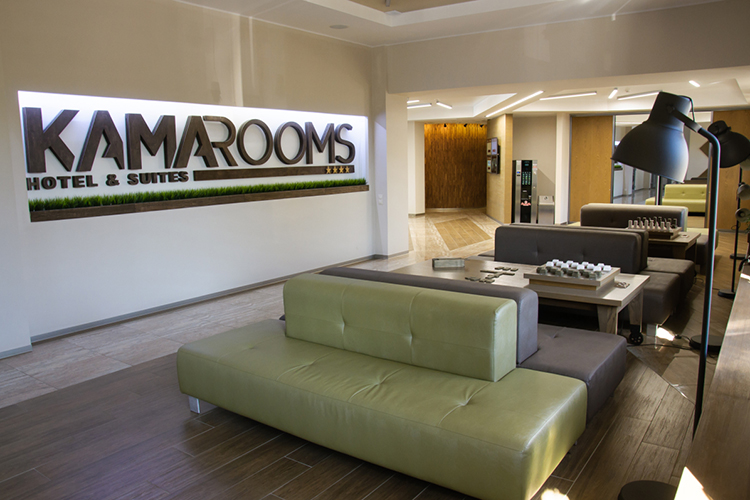 Kamarooms располагается по адресу Московский проспект, 159. В отеле 108 номеров стоимостью от 4,1 до 12,5 тыс. рублей в зависимости от категории