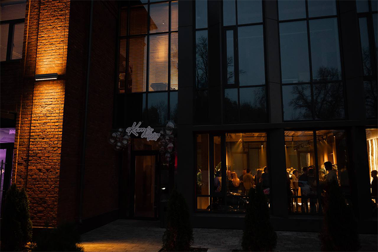 Студия светового и интерьерного дизайна «Дюплекс» Карины Гимрановой в середине октября организовала благотворительный вечер для сбора средств на проведение творческих мастер-классов для людей с синдромом Дауна