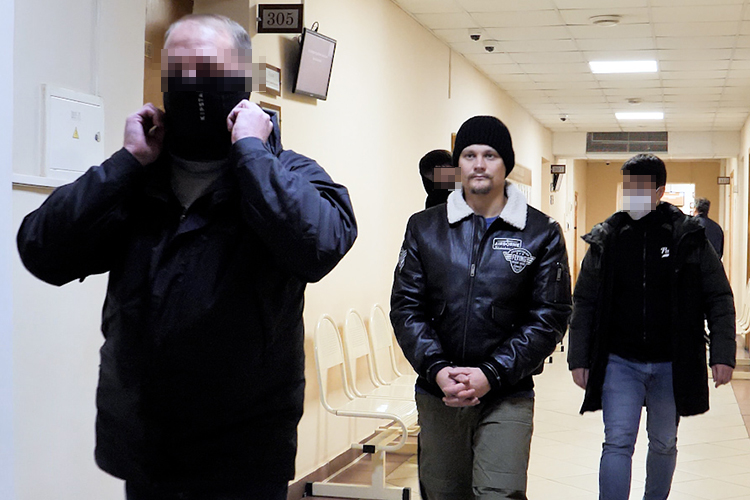 Владимира Овчинникова, задержанного во вторник в Нижнекамске оперативниками УФСБ России по РТ, привели в суд на следующий день