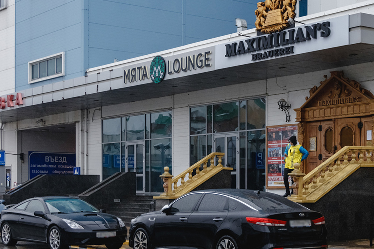 В 2014-м в Казани появилась кальянная «Мята Lounge» Ильяза Валиуллина, которая уже спустя 2 года стала открываться по франшизе в городах России и странах СНГ