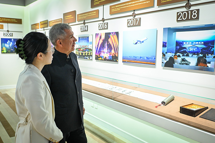 «В мае этого года раис РТ Рустам Минниханов посетил город Шанхай и провинцию Аньхой Китая, а в ноябре примет участие в 25-й Китайской ярмарке технологий в Шэньчжэне»