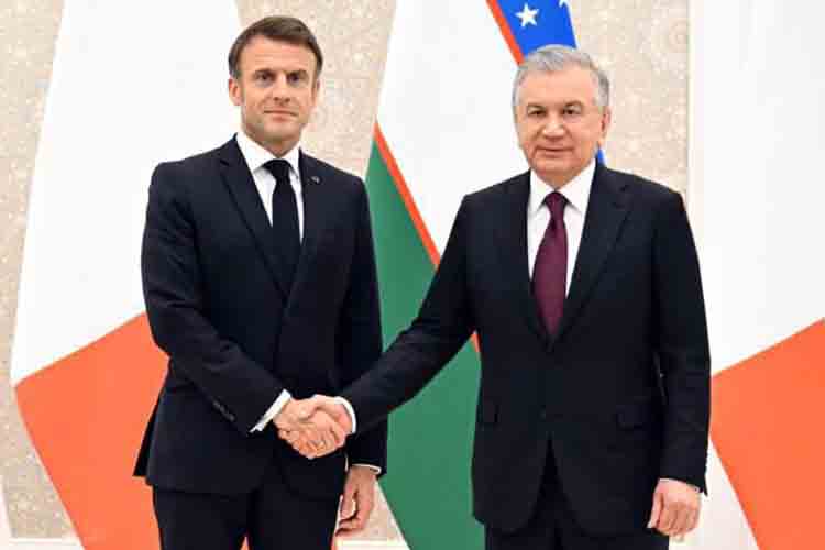Президент Мирзиёев явно хотел поразить европейского гостя восточным блеском, но лидер Франции оставался невозмутимым