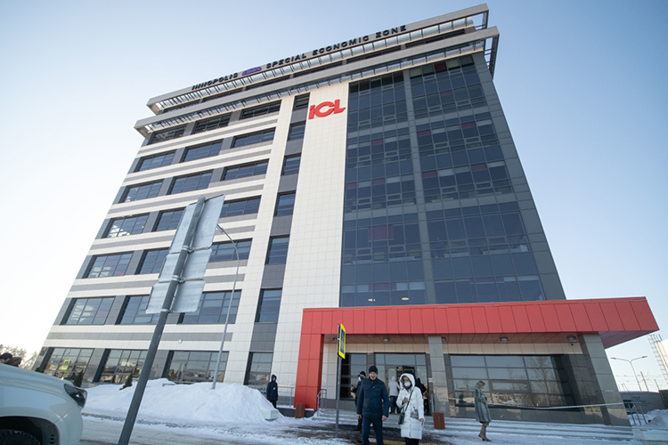 Группа компаний ICL (15), которая, построив на площадке ОЭЗ «Иннополис Лаишево» 8-этажный технопарк площадью почти 13 тыс. кв. м, перевела сюда бо́льшую часть своих IT-направлений