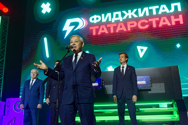 Мухаметшин в своем выступлении заметил, что руководство города и нефтяники сделали ему приятный сюрприз: «Я увидел то, что, может быть, никогда еще не видел — фиджитал Татарстан