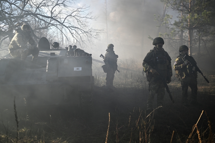 «Когда наши войска вступили на Украину, проехали мимо частей, мимо населенных пунктов, именно сержанты собрали рядовых и начали боевые действия против нас, зачастую в нашем тылу»