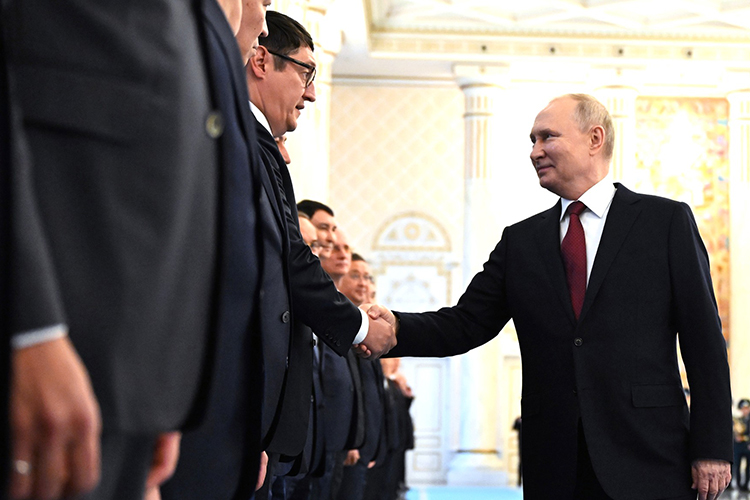 Приглашая Путина, Токаев не рискует. И западные партнеры понимают, что Казахстан с Россией тесно связаны, и они не могут вести речь об антироссийском курсе, не рискуя очень большими проблемами для себя, даже если бы они захотели