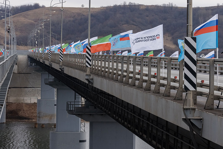 Накануне в Татарстане был дан старт движению по реконструированному мосту через реку Свияга в Зеленодольском районе
