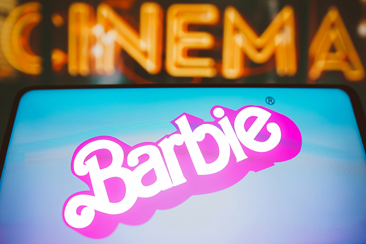 Летом этого года в России требовали запретить показ голливудского фильма «Барби» и сами куклы Барби из-за пропаганды. Фильм, стоит отметить, все-таки частично дошел до кинотеатров