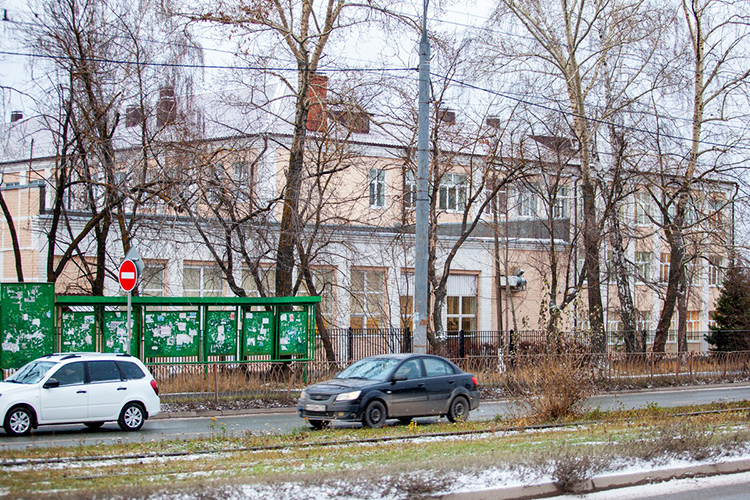 Школа № 134, в которую я стал ходить, была за две остановки до нашего дома и располагалась в частном секторе «Караваево»