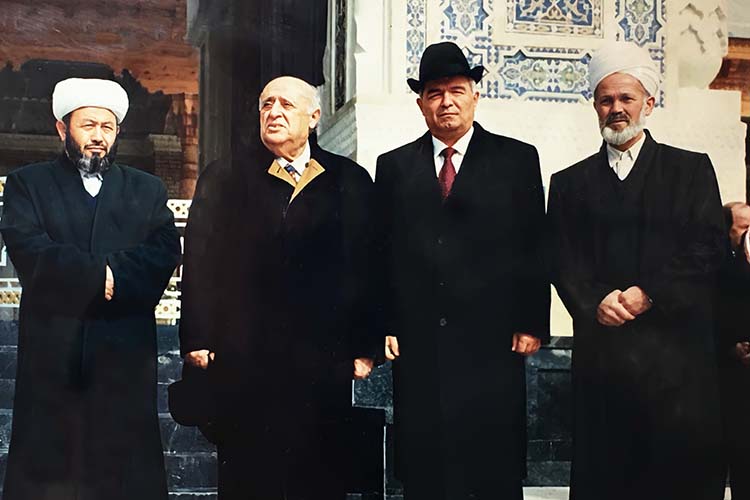 Годы дружбы Узбекистана и Турции. Визитпрезидента Турции Сулеймана Демиреля (2-й слева) в Узбекистан. 1996 г. Изархива А. Ахунова