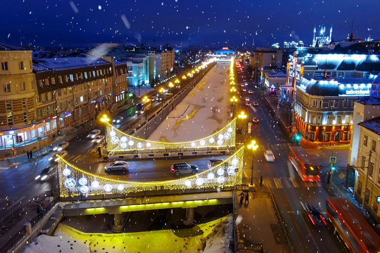 Работа над городской средой, в том числе благодаря нацпроекта, и туристической инфраструктурой позволила Казань снова войти в число самых популярных городов для проведения новогодних праздников и зимних каникул