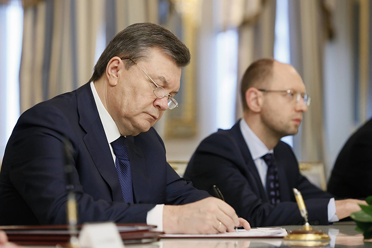 «Когда Янукович отправился в Запорожье, его там уже ждали засады. Государственный переворот уже фактически осуществлялся как очень хорошо продуманное и организованное действо»