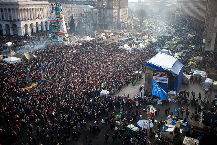 С каждым днем «Евромайдан» набирал обороты. Хотя с активистами велись переговоры