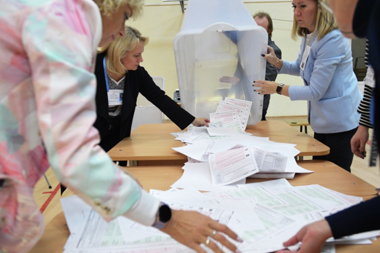 В 2023 году губернаторские выборы прошли, в основном, по референдумному сценарию. Кандидаты от власти повсеместно набрали более 70% голосов