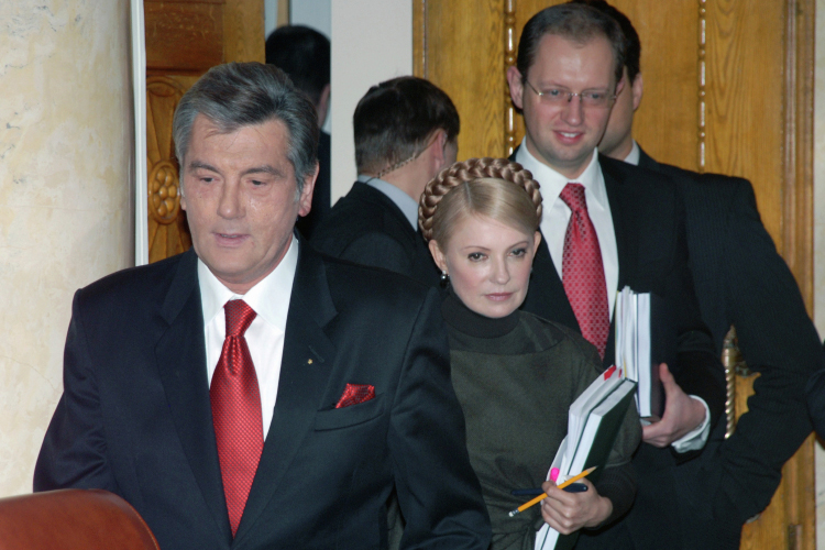 Виктор Ющенко, Юлия Тимошенко, Арсений Яценюк (слева направо)