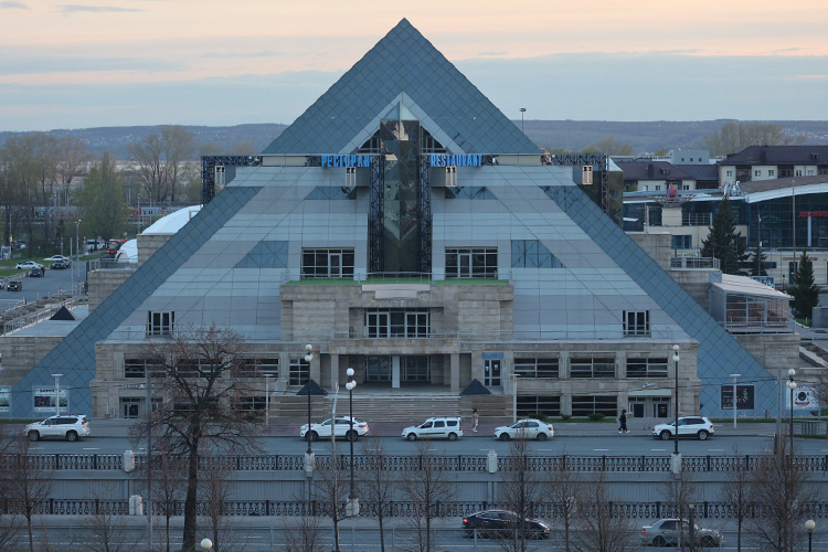 Главная площадка всех концертов и праздников госструктур РТ — развлекательный комплекс «Пирамида» — готовится к масштабному ремонту. Как выяснил «БИЗНЕС Online», «стекляшку» в центре Казани начнут реконструировать в 2024-м