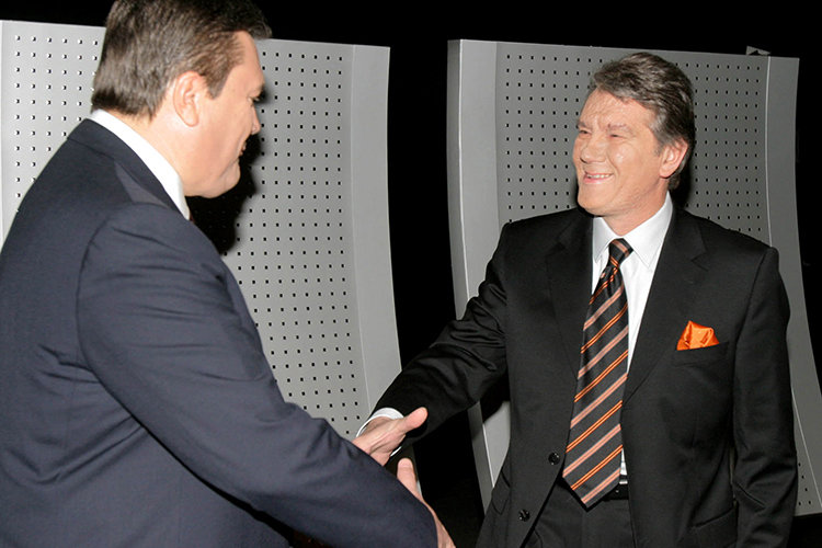 Виктор Янукович и Виктор Ющенко (слева направо)