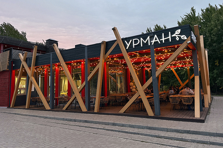 Два месяца назад в здании лыжной базы Горкинско-Ометьевского леса открылось кафе «Урман» — с умеренными ценами и теплой семейной атмосферой