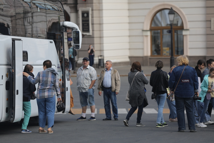 Эксперты также жалуются на дефицит больших комфортабельных туристических автобусов на 50+ мест и парковочных мест возле гостиниц в центре столицы