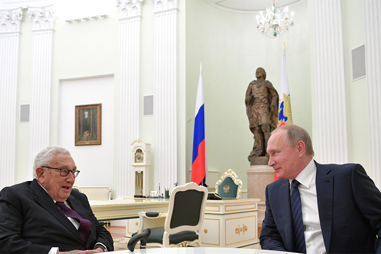 Киссинджер неоднократно приезжал в Москву и более десяти раз встречался с Путиным