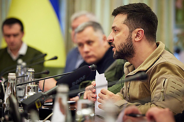Под тенью НАТО: Зеленский больше не нужен, но о чем Залужный якобы договаривается с Герасимовым?