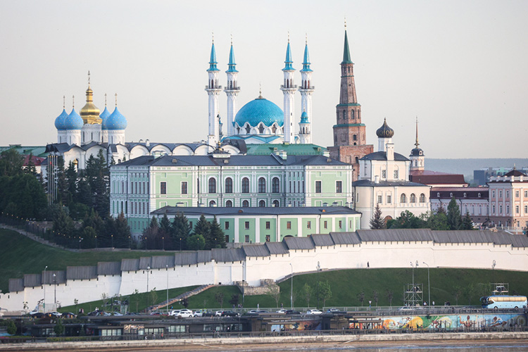 «Не умаляя значимости и своеобразия других поволжских городов, скажу: Казань гораздо более уникальна и выразительна»