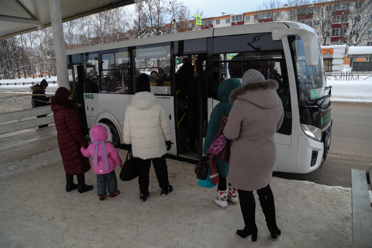 «В Нижнекамск сейчас вводит 40 новых автобусов — и, чтобы не было просадок по «зайцам», в каждом установят специальную кнопку. В течение двух минут после нажатия на борт прибудет Росгвардия»