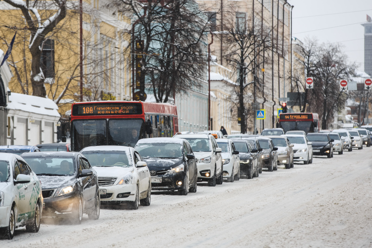 «В Казани самая продолжительная выделенная полоса в России. Печально смотреть, как люди, которые едут на работу в автобусе, стоят в пробках вместе с легковушками»