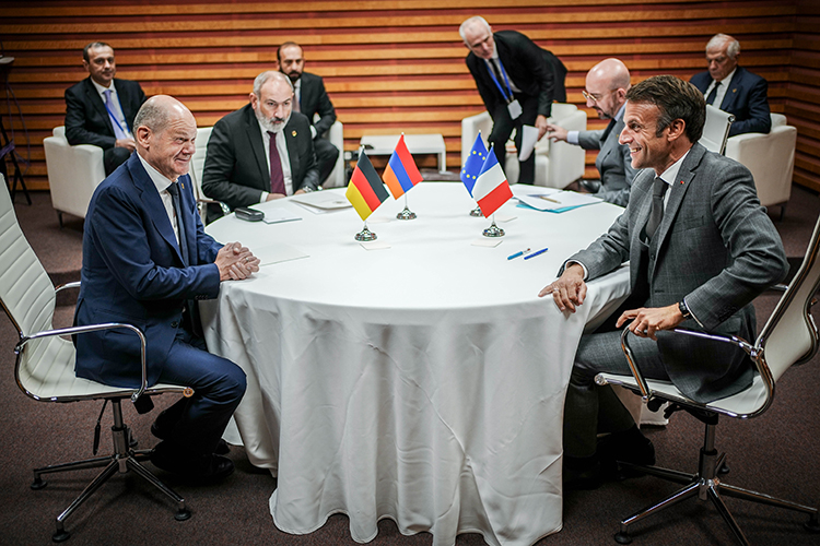 «Пашинян заявил о том, что Россия недостаточно активно решает проблему Нагорного Карабаха, поэтому он обратится к Европейскому союзу с тем, чтобы он эту проблему решил»