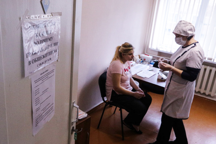 По версии следствия, по этому нацпроекту медколледж получил порядка 800 тыс. рублей бюджетных денег на переобучение медсестер предпенсионного возраста