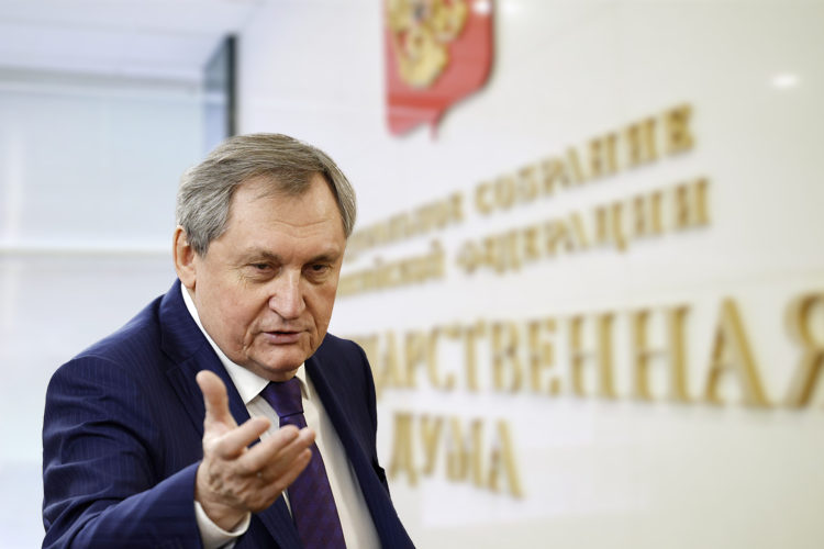 Глава минэнерго РФ Николай Шульгинов в отчете для Госдумы предложил запретить региональным властям управлять электросетевыми компаниями