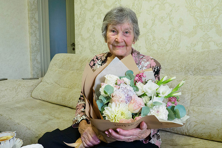 Самый старший ветеран Нэфис  Косметикс – Надежда Михайловна Гришина – в октябре отметила 100-летний юбилей